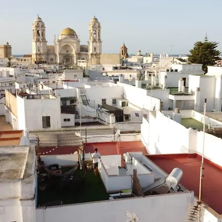 Bright With Ac And Rooftop Terrace In The Heart Of Homestay
