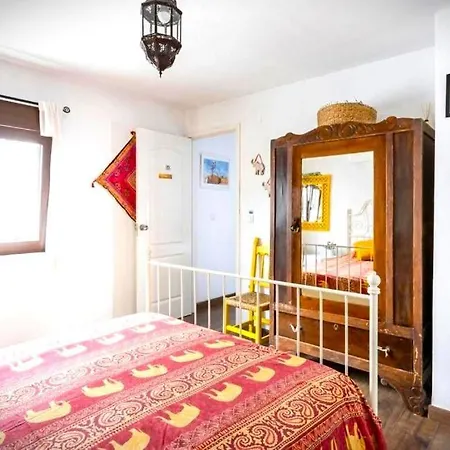 Bright With Ac And Rooftop Terrace In The Heart Of Homestay Cadiz