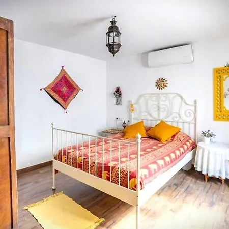 Bright With Ac And Rooftop Terrace In The Heart Of