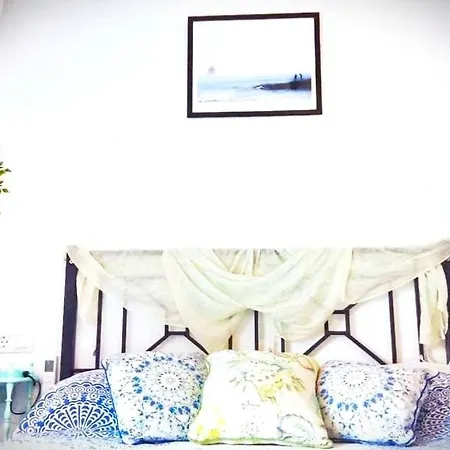 Homestay Bright With Ac And Rooftop Terrace In The Heart Of
