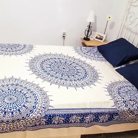 Homestay Bright With Ac And Rooftop Terrace In The Heart Of
