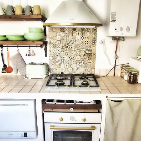 Bright With Ac And Rooftop Terrace In The Heart Of Homestay