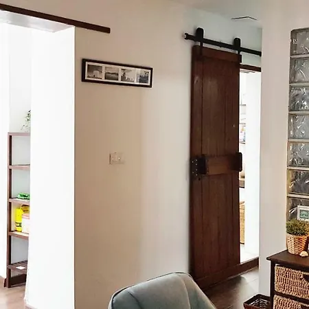 Homestay Bright With Ac And Rooftop Terrace In The Heart Of