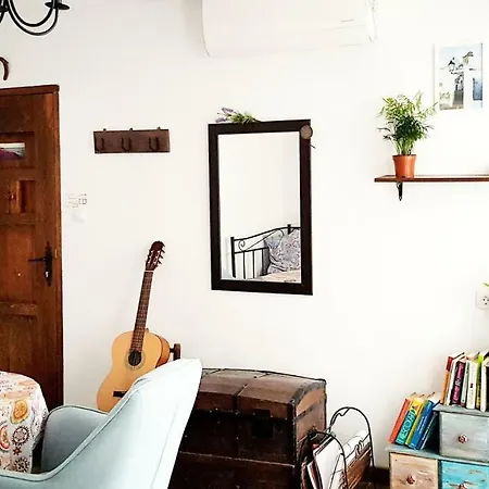 Bright With Ac And Rooftop Terrace In The Heart Of Homestay *